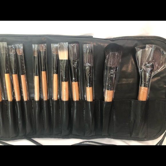 32 Piece Makeup Brush Set black - Picture 3 of 4